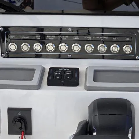 Slide: The Image of Sea Fox 228 Commander 2025 - 20