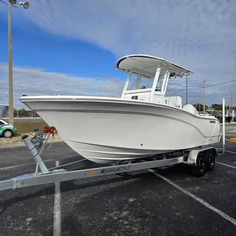 Slide: The Image of Sea Fox 228 Commander 2025 - 5