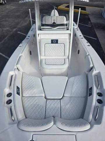 Slide: The Image of Sea Fox 228 Commander 2025 - 8