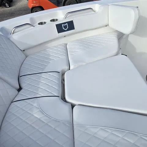 Slide: The Image of Sea Fox 228 Commander 2025 - 9