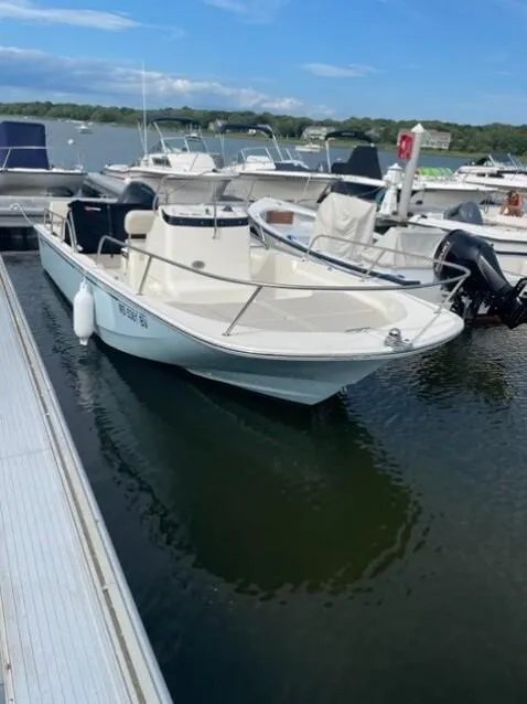 Slide: The Image of Boston Whaler 190 Montauk 2024 - 1