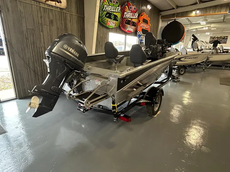 Slide: The Image of 2025 Starcraft Stealth 166SC boat with Yamaha motor in showroom. - 6