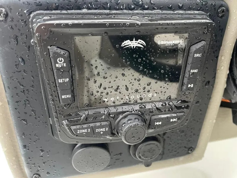 Slide: The Image of Crownline Boats Eclipse E235 XS 2022 - 4