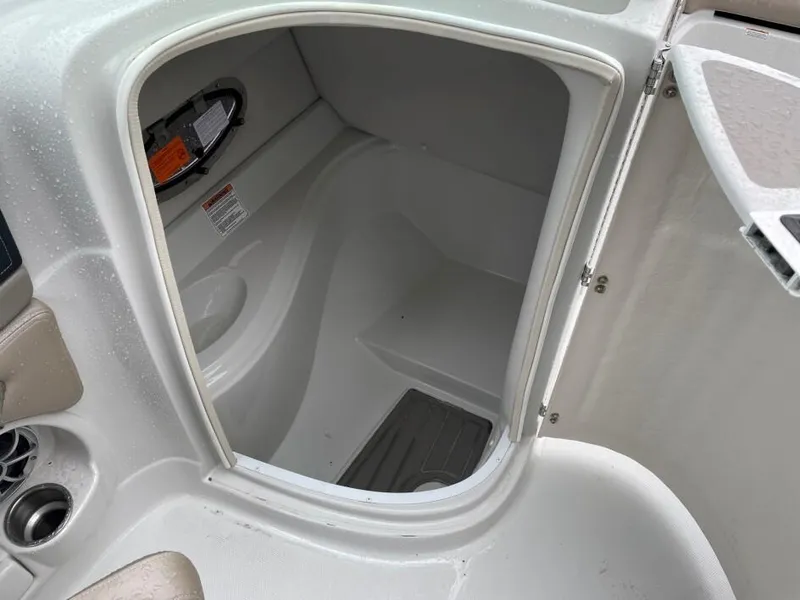 Slide: The Image of Crownline Boats Eclipse E235 XS 2022 - 5