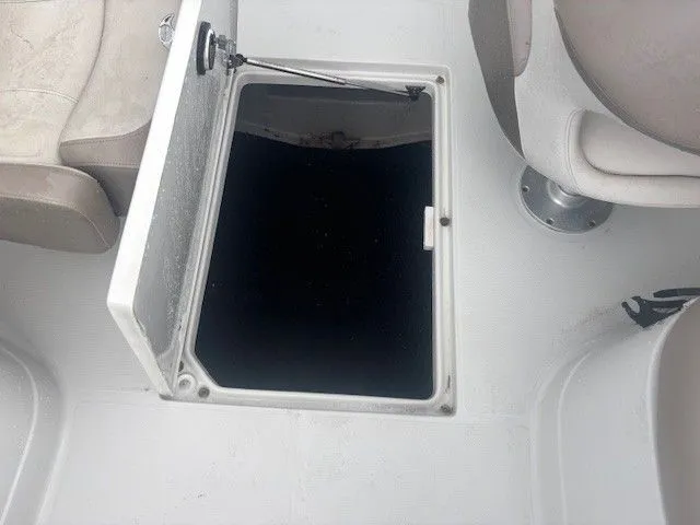 Slide: The Image of Crownline Boats Eclipse E235 XS 2022 - 10