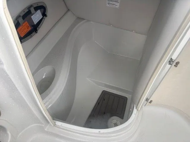 Slide: The Image of Crownline Boats Eclipse E235 XS 2022 - 12