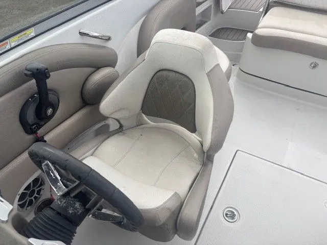 Slide: The Image of Crownline Boats Eclipse E235 XS 2022 - 16