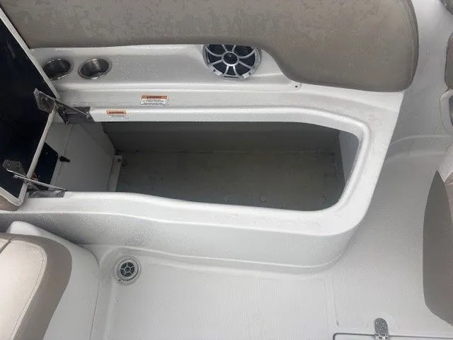 Slide: The Image of Crownline Boats Eclipse E235 XS 2022 - 18