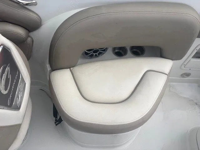 Slide: The Image of Crownline Boats Eclipse E235 XS 2022 - 20