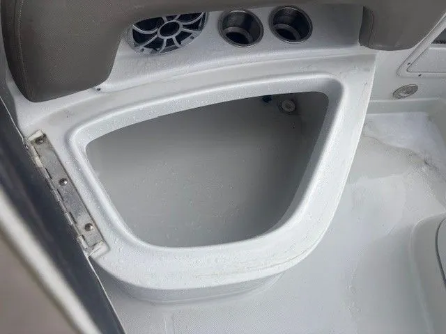 Slide: The Image of Crownline Boats Eclipse E235 XS 2022 - 21