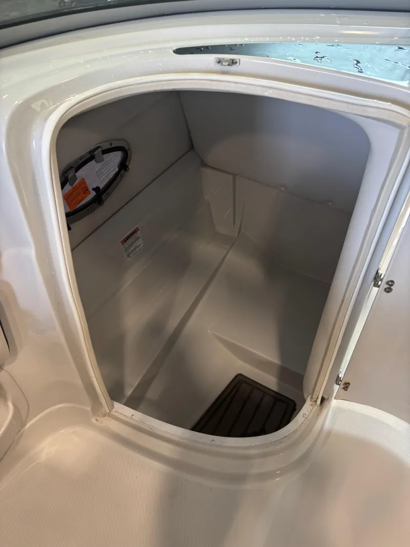 Slide: The Image of Crownline Boats 260 XSS 2022 - 10