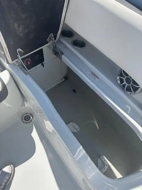 Slide: The Image of Crownline Boats 260 XSS 2022 - 3
