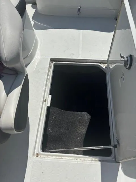 Slide: The Image of Crownline Boats 260 XSS 2022 - 6