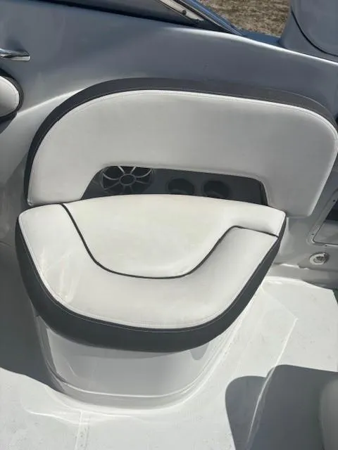 Slide: The Image of Crownline Boats 260 XSS 2022 - 8