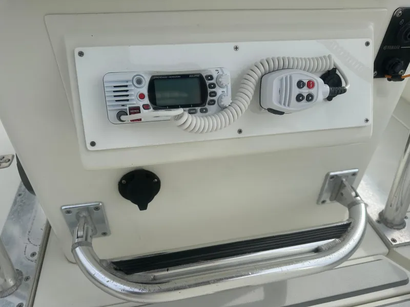 Slide: The Image of 2008 Dorado 23 Classic boat console with radio and microphone. - 29