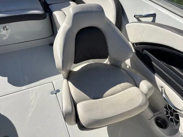 Slide: The Image of Crownline Boats 260 XSS 2022 - 15