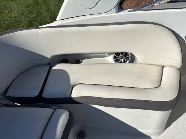 Slide: The Image of Crownline Boats 260 XSS 2022 - 16