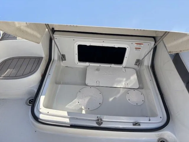 Slide: The Image of Crownline Boats 260 XSS 2022 - 19