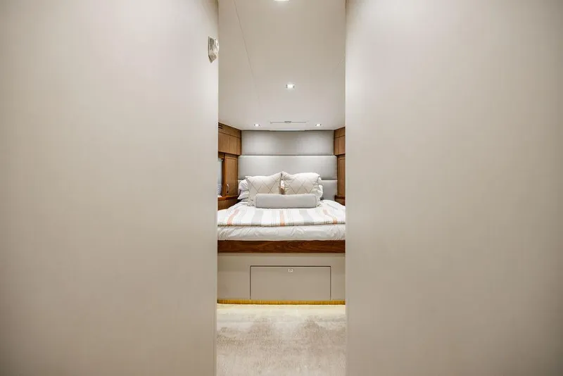 Slide: The Image of Hatteras 80 Motor Yacht 2013 - 102