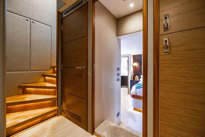 Slide: The Image of Hatteras 80 Motor Yacht 2013 - 103