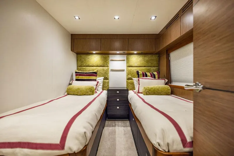 Slide: The Image of Hatteras 80 Motor Yacht 2013 - 109