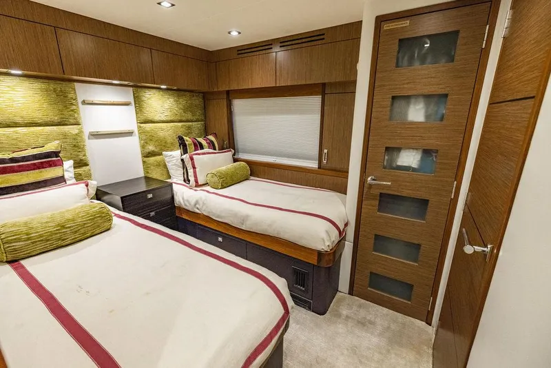 Slide: The Image of Hatteras 80 Motor Yacht 2013 - 111