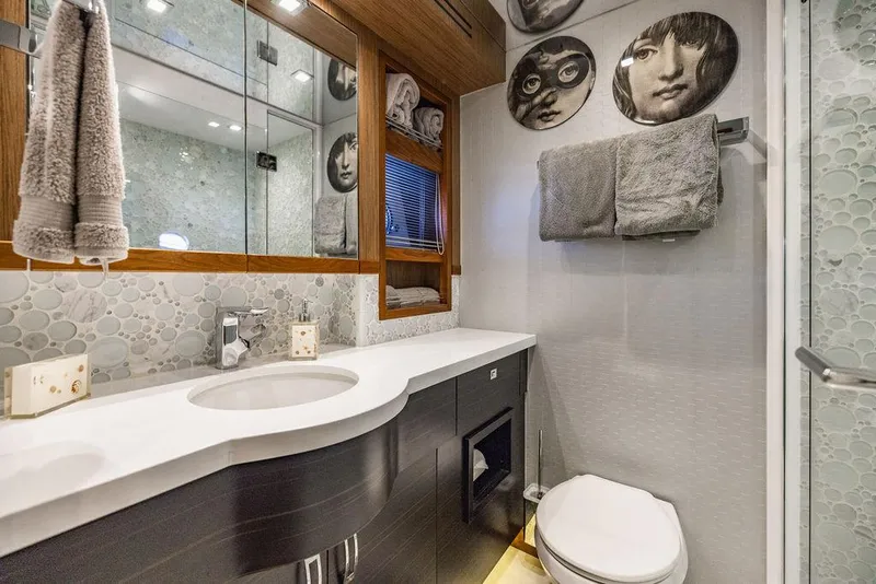 Slide: The Image of Hatteras 80 Motor Yacht 2013 - 114