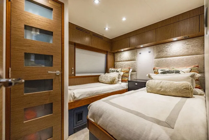 Slide: The Image of Hatteras 80 Motor Yacht 2013 - 116