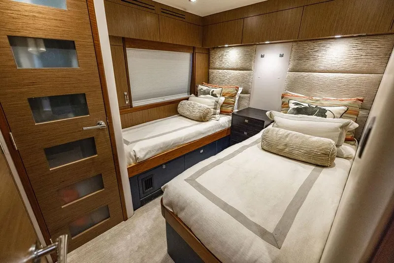 Slide: The Image of Hatteras 80 Motor Yacht 2013 - 117