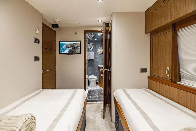 Slide: The Image of Hatteras 80 Motor Yacht 2013 - 118