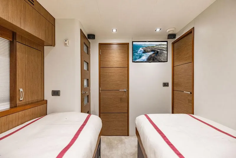 Slide: The Image of Hatteras 80 Motor Yacht 2013 - 119