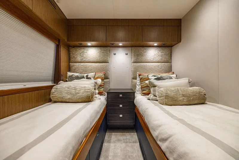 Slide: The Image of Hatteras 80 Motor Yacht 2013 - 120