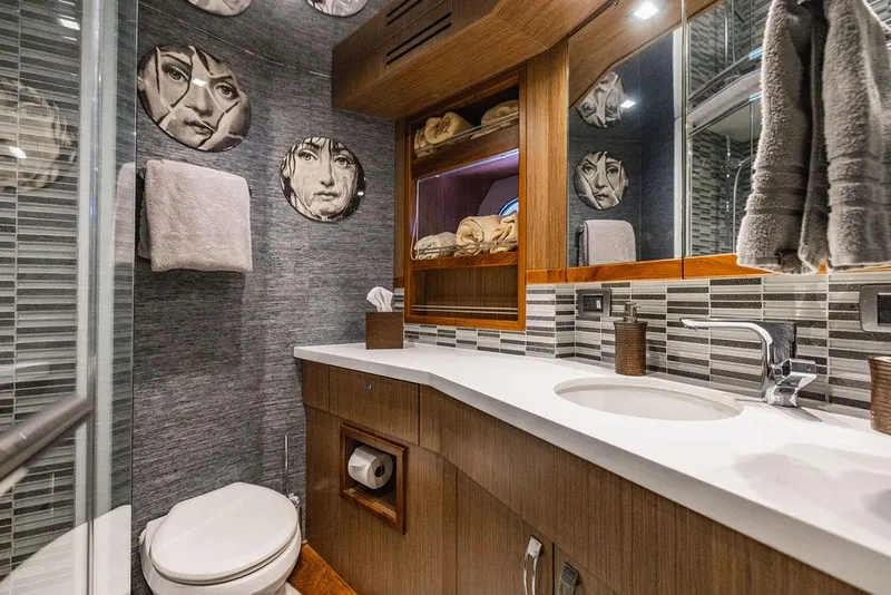 Slide: The Image of Hatteras 80 Motor Yacht 2013 - 121