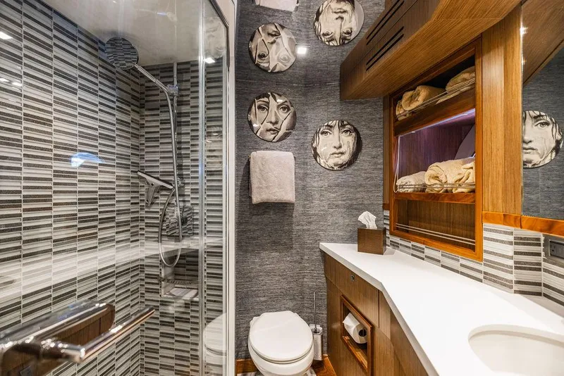 Slide: The Image of Hatteras 80 Motor Yacht 2013 - 122