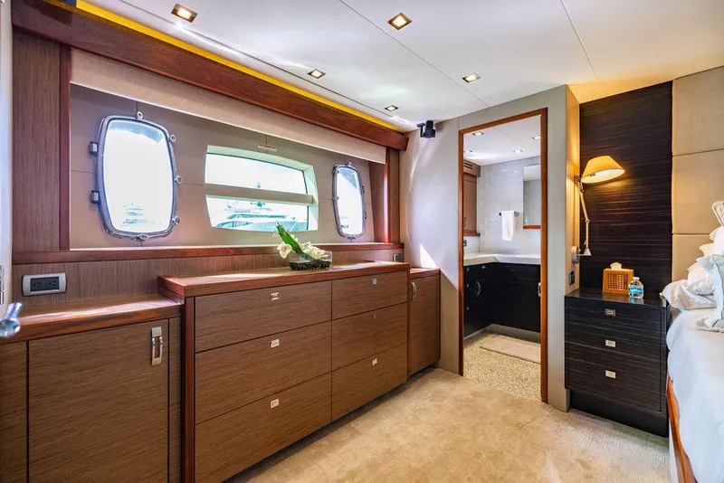 Slide: The Image of Hatteras 80 Motor Yacht 2013 - 130