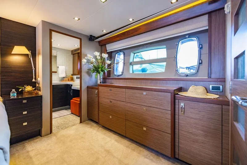 Slide: The Image of Hatteras 80 Motor Yacht 2013 - 131