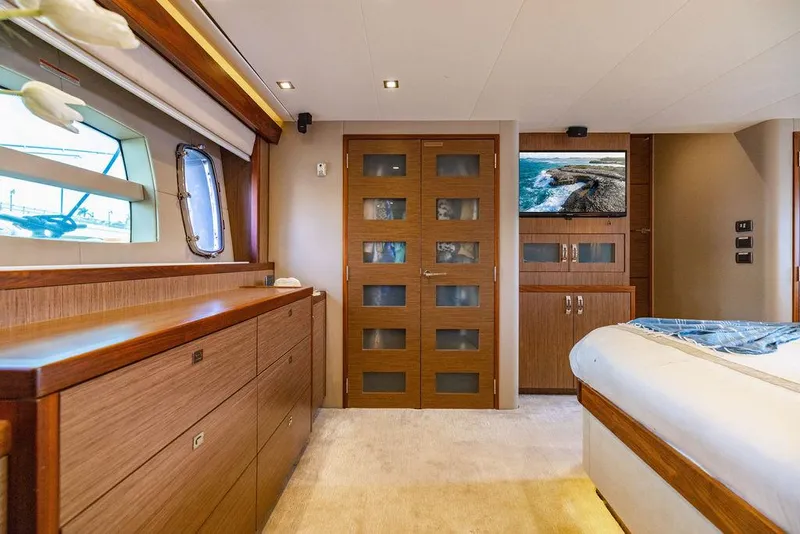 Slide: The Image of Hatteras 80 Motor Yacht 2013 - 132