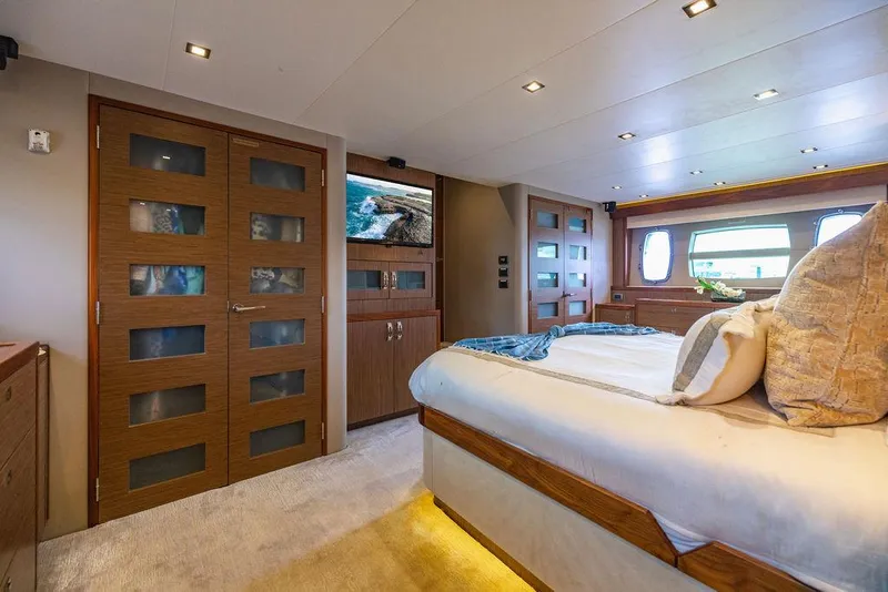 Slide: The Image of Hatteras 80 Motor Yacht 2013 - 133