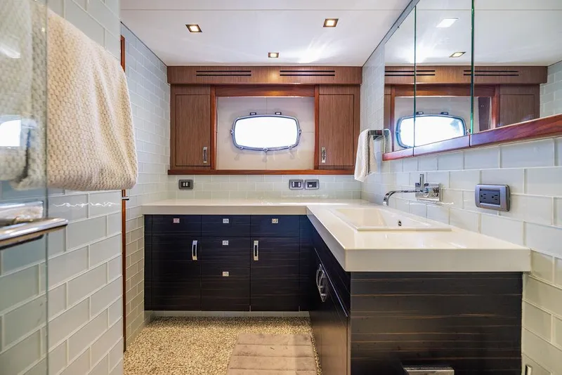 Slide: The Image of Hatteras 80 Motor Yacht 2013 - 140