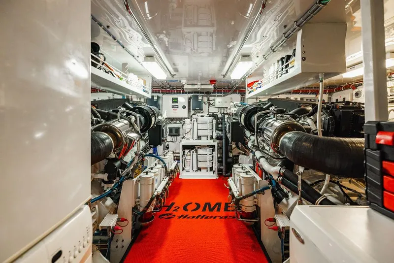 Slide: The Image of Hatteras 80 Motor Yacht 2013 - 152