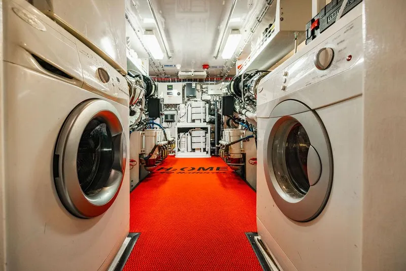 Slide: The Image of Hatteras 80 Motor Yacht 2013 - 156