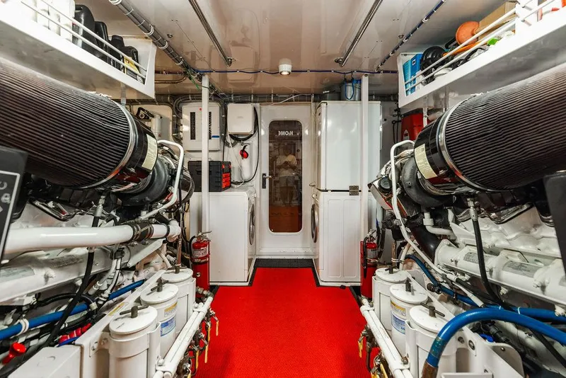 Slide: The Image of Hatteras 80 Motor Yacht 2013 - 157