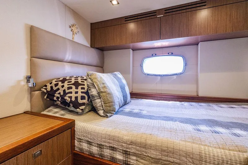 Slide: The Image of Hatteras 80 Motor Yacht 2013 - 170