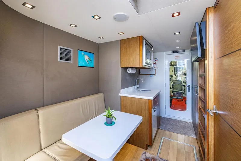 Slide: The Image of Hatteras 80 Motor Yacht 2013 - 174