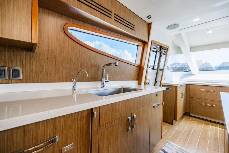 Slide: The Image of Hatteras 80 Motor Yacht 2013 - 59