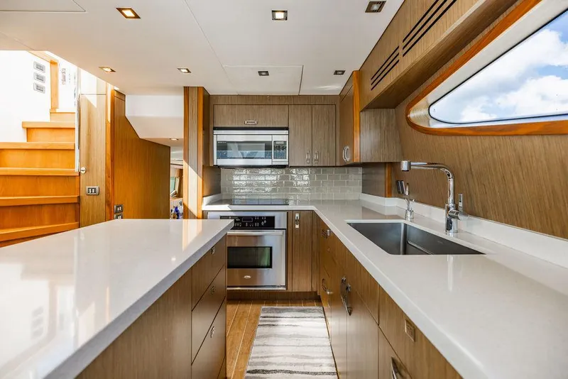 Slide: The Image of Hatteras 80 Motor Yacht 2013 - 60