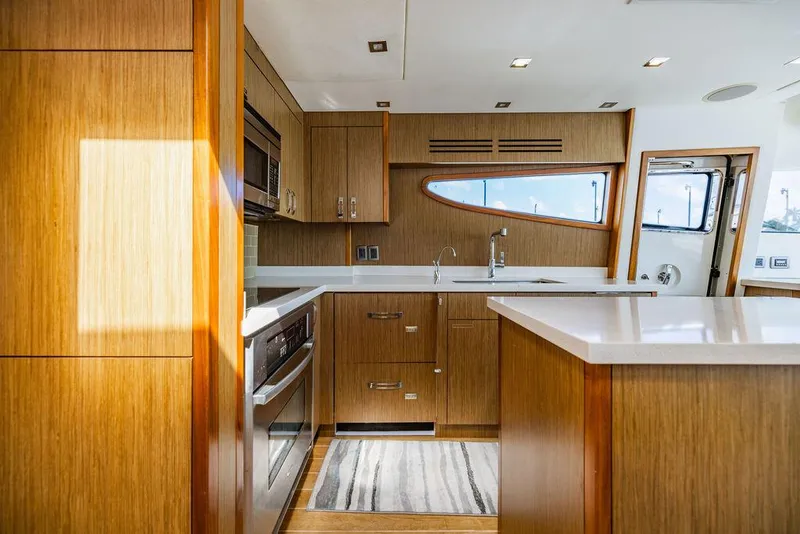 Slide: The Image of Hatteras 80 Motor Yacht 2013 - 61