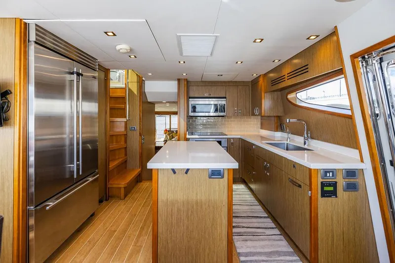 Slide: The Image of Hatteras 80 Motor Yacht 2013 - 64