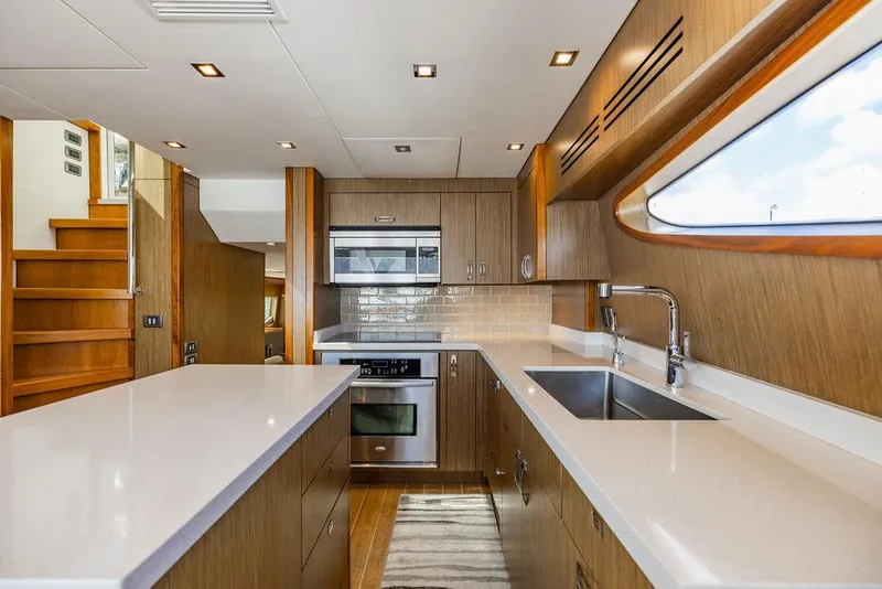 Slide: The Image of Hatteras 80 Motor Yacht 2013 - 65