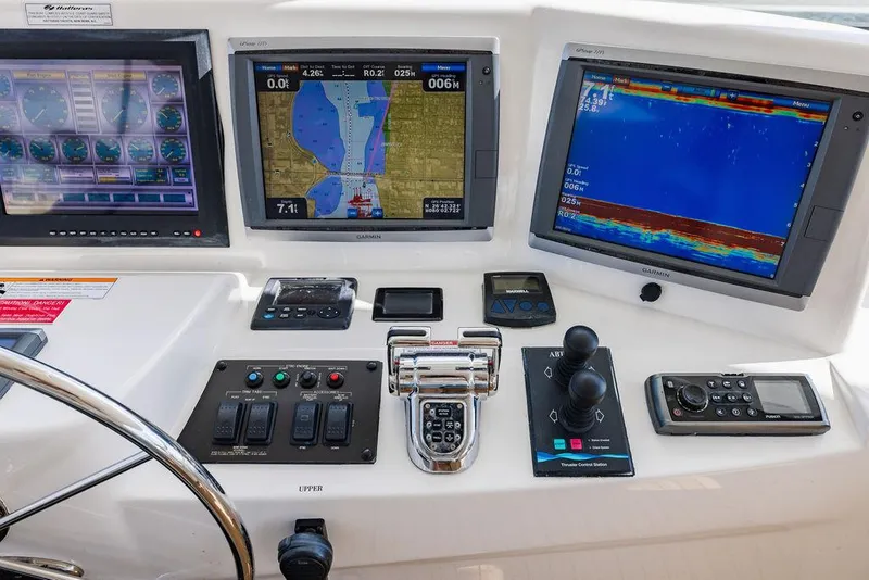 Slide: The Image of Hatteras 80 Motor Yacht 2013 - 89